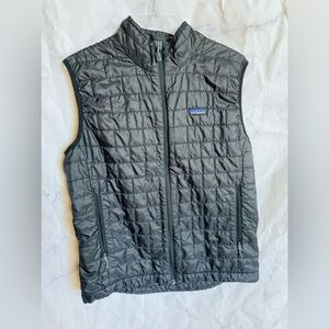 Men’s Patagonia black vest comes with free orange duck
